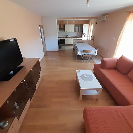 Holiday Home Anita Unesic Buitenkant foto