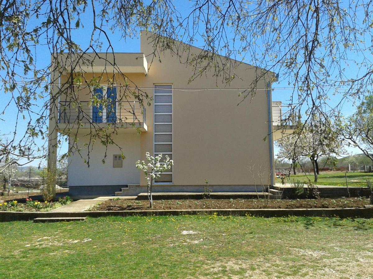 Holiday Home Anita Unesic Buitenkant foto