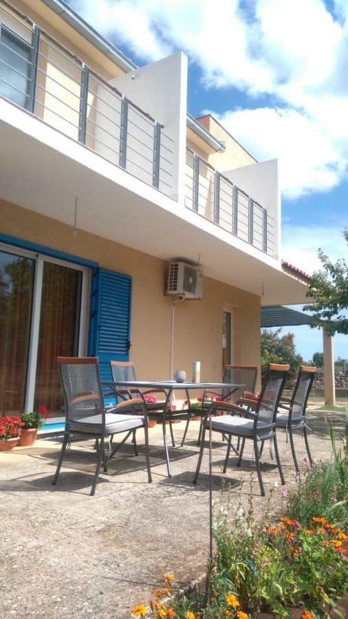 Holiday Home Anita Unesic Buitenkant foto